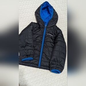 Kids Columbia Jacket with hood. Size Xxs(4/5)